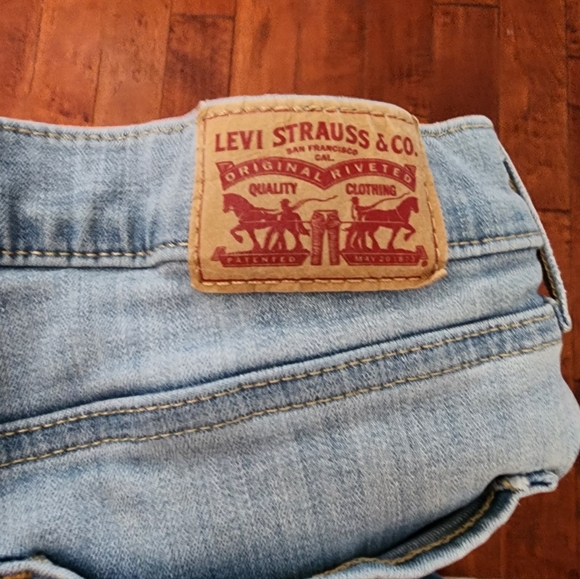 Womens Levis - Picture 5 of 9